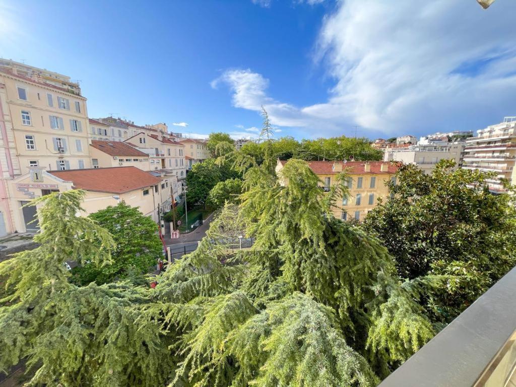 Deux Pièces En Plein Centre Cannes