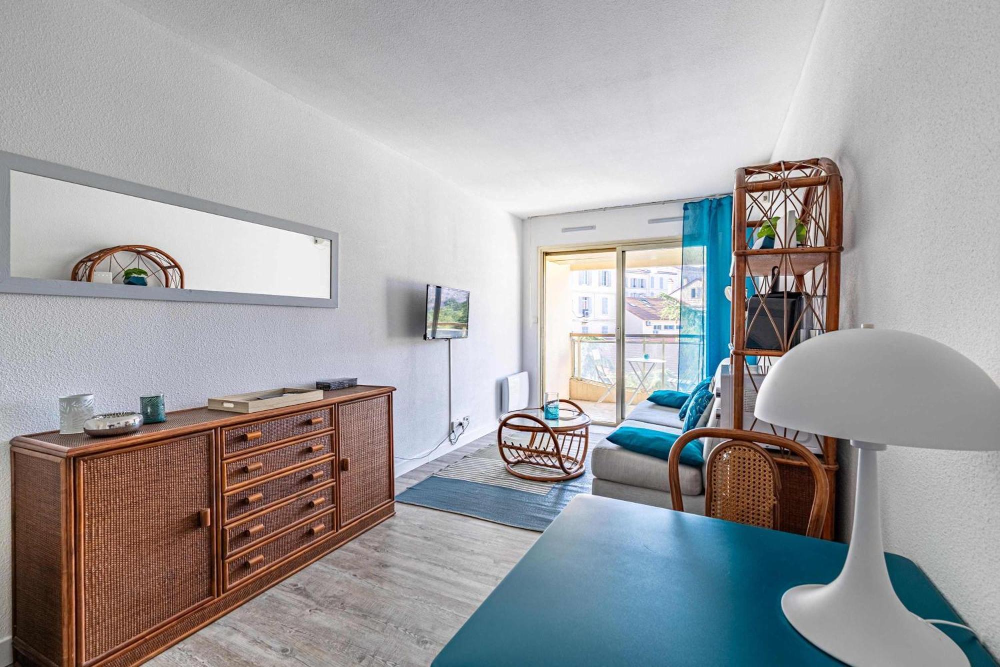 Deux Pièces En Plein Centre Cannes