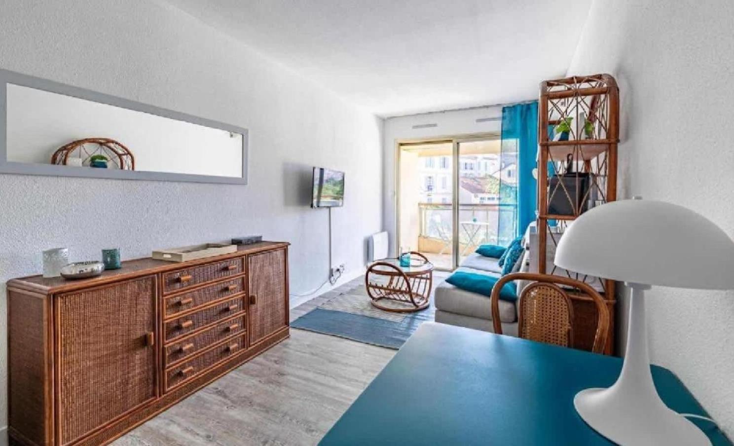 L'ilot Avec Balcon, Mignon Et Charmant, Un Havre De Paix Au Coeur Du Centre-ville Cannes